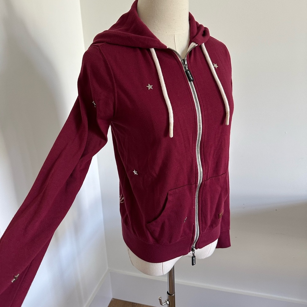 $82 NWOT Peace love world Star studded embroidered Hoodie! Small - Picture 3 of 11